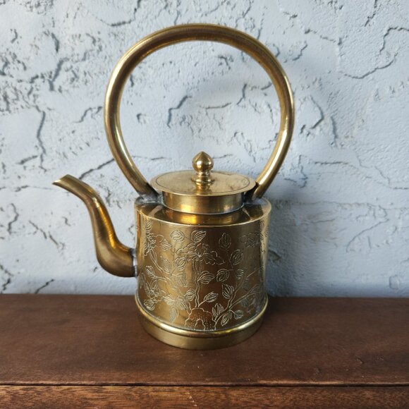 Antique Chinese Brass Teapot | Hand-Etched Floral | Round Handle | c.1890–1920 - Picture 1 of 10
